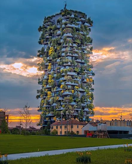 INNE KRAJE- 5 - Niezwykły budynek w Mediolanie.jpg