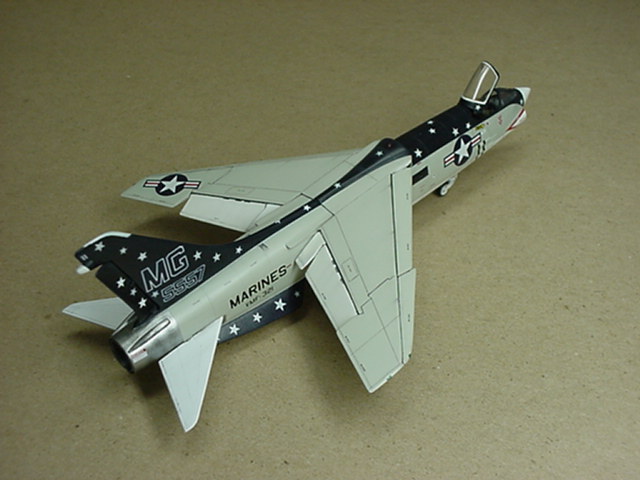 f 8 crusader - crusad21.jpg