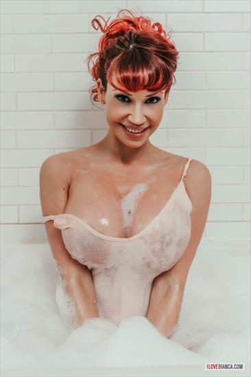 Bianca Beauchamp - Showered With Love 2018 - 2018-09-showered-with-love-087302-023.jpg