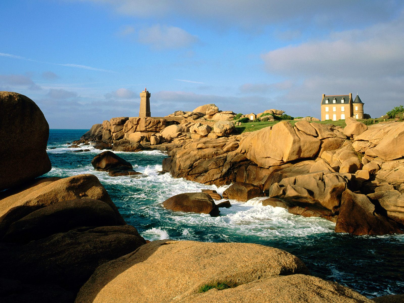 Francja - Ploumanach Rocks and Lighthouse, Bretagne, France.jpg
