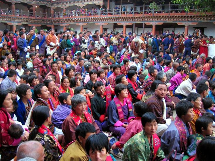 Subkontynent indyjski - Bhutańczycy na festiwalu Wangdi Phodrang. Bhutanese_people.jpg